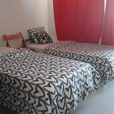 Twin Sharing Furnished Near The River And Brao De Prata Station * Lisboa