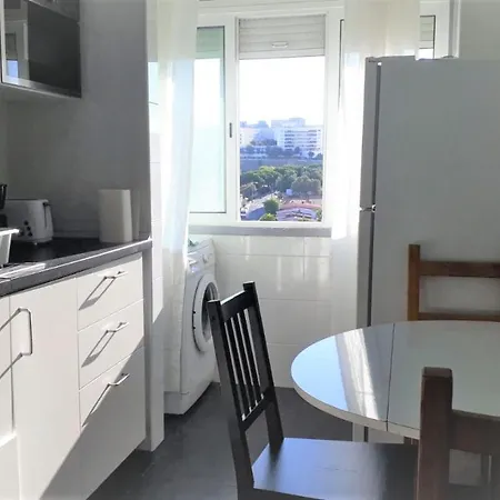 Twin Sharing Furnished Near The River And Brao De Prata Station Гостевой дом